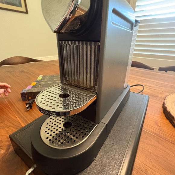 NESPRESSO CITIZ +accessories & pods - Picture 3 of 12